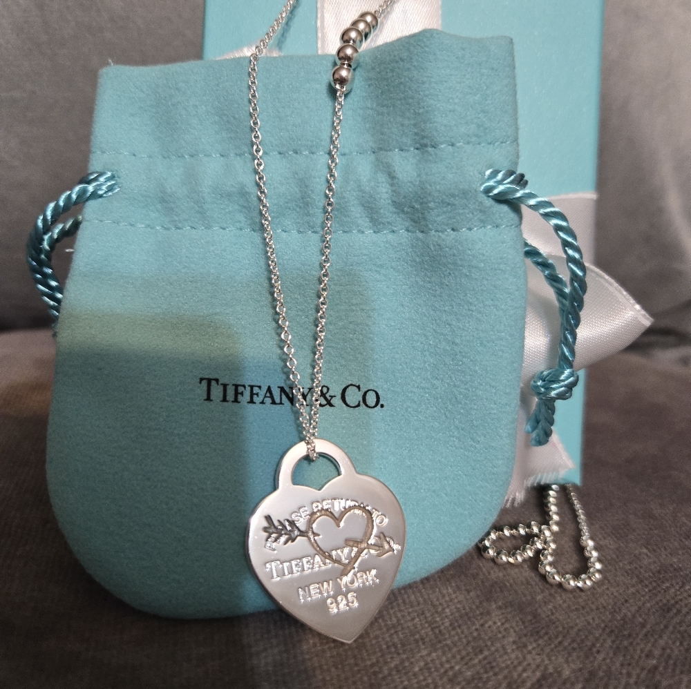 TIFFANY & CO Etched Heart Charm and Necklace